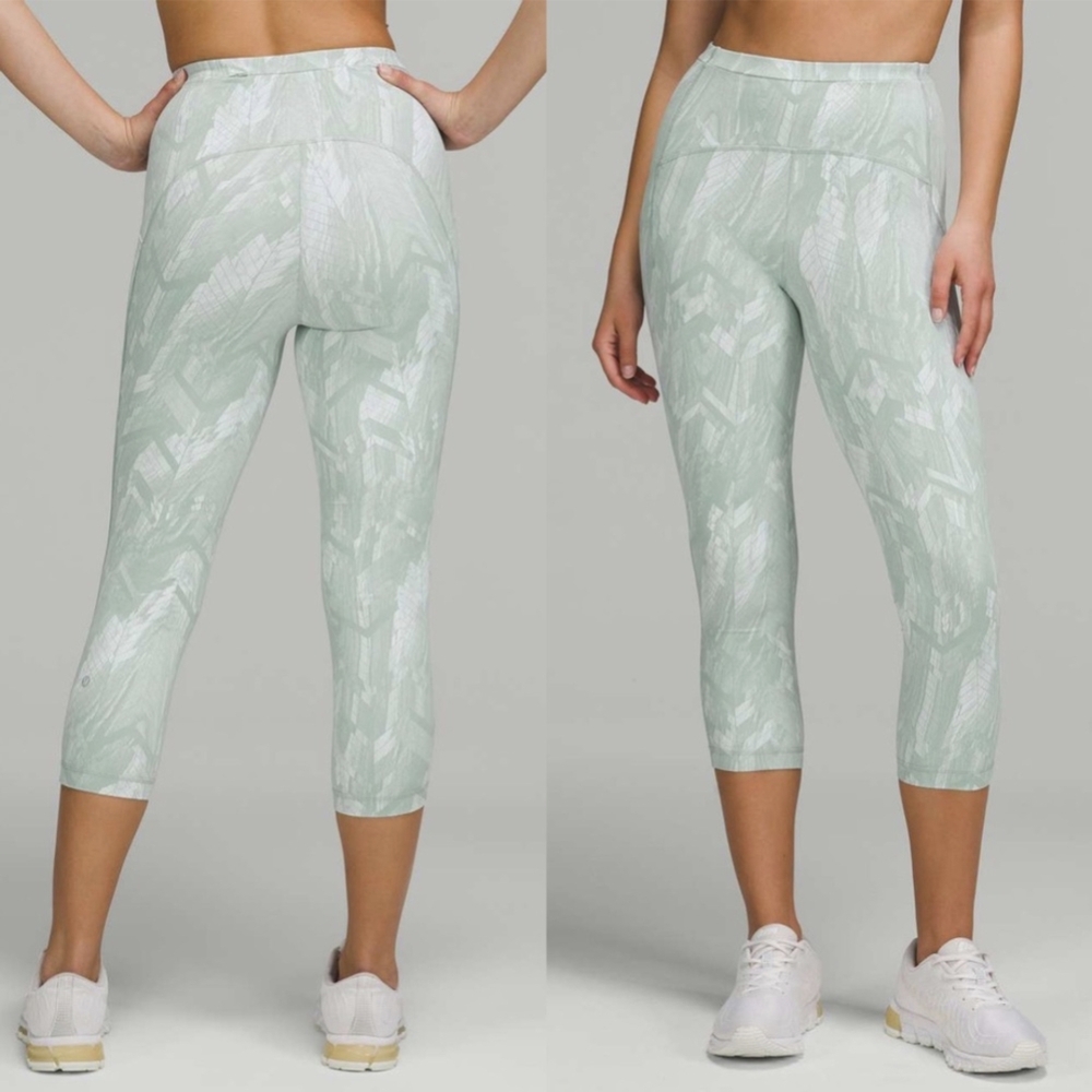 Women's Green Patterned Cropped Leggings